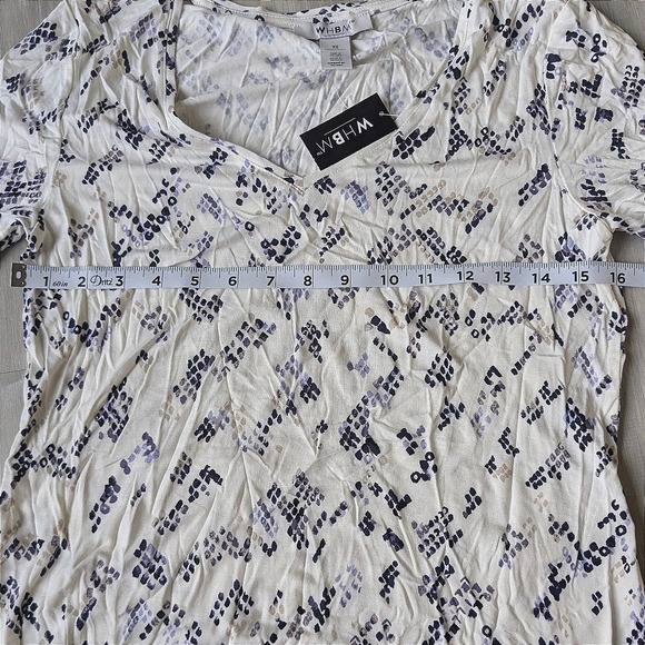 White House Black Market WHBM Womens XS Purple Snakeskin Print V-Neck T-Shirt - Picture 4 of 5